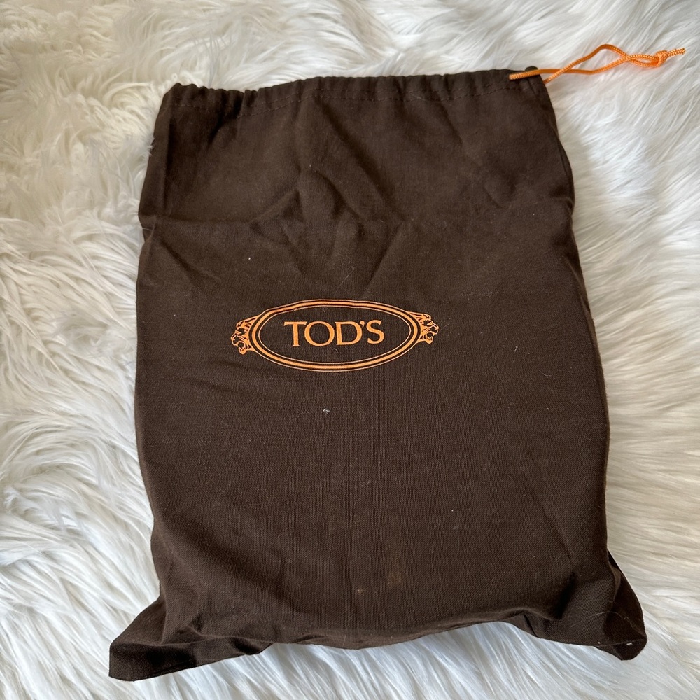 Tod’s Timeless Hobo Bag in Leather Small - Picture 8 of 14